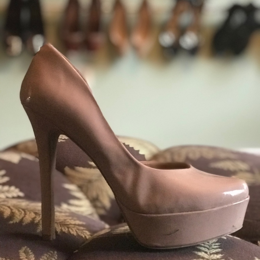 Jessica Simpson nude tan patent heels